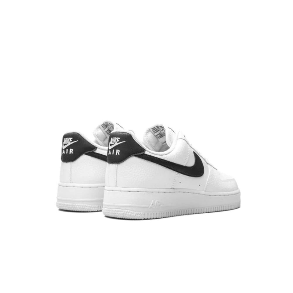 Nike Air Force 1 '07 trainers in white and black