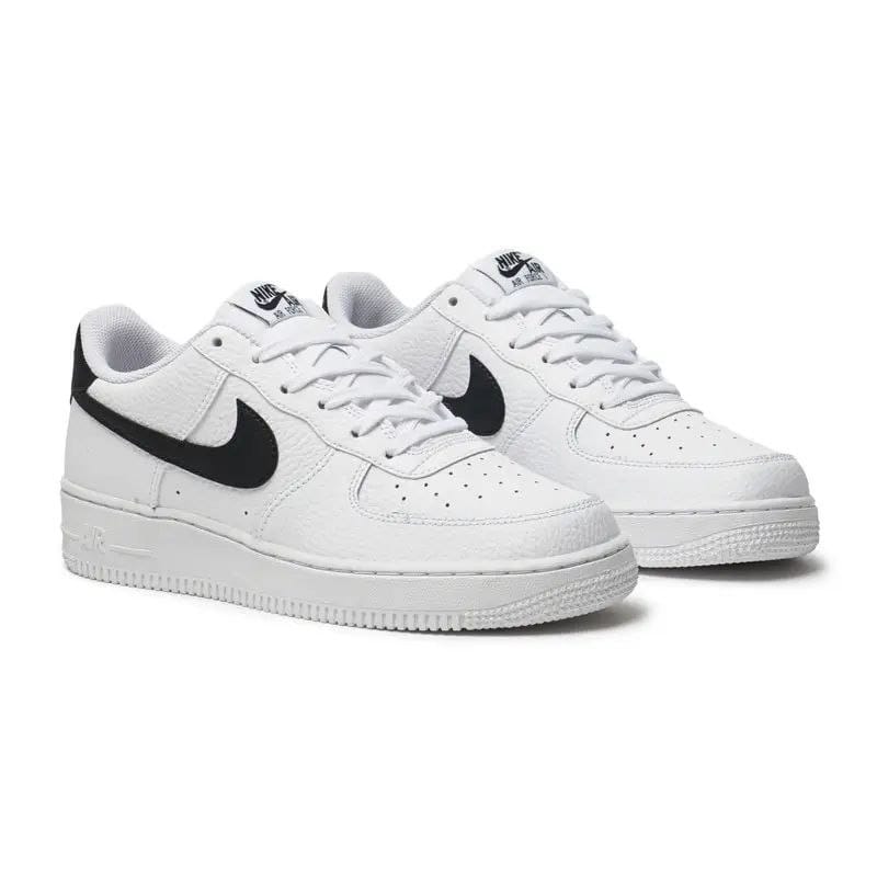 Nike Air Force 1 '07 trainers in white and black