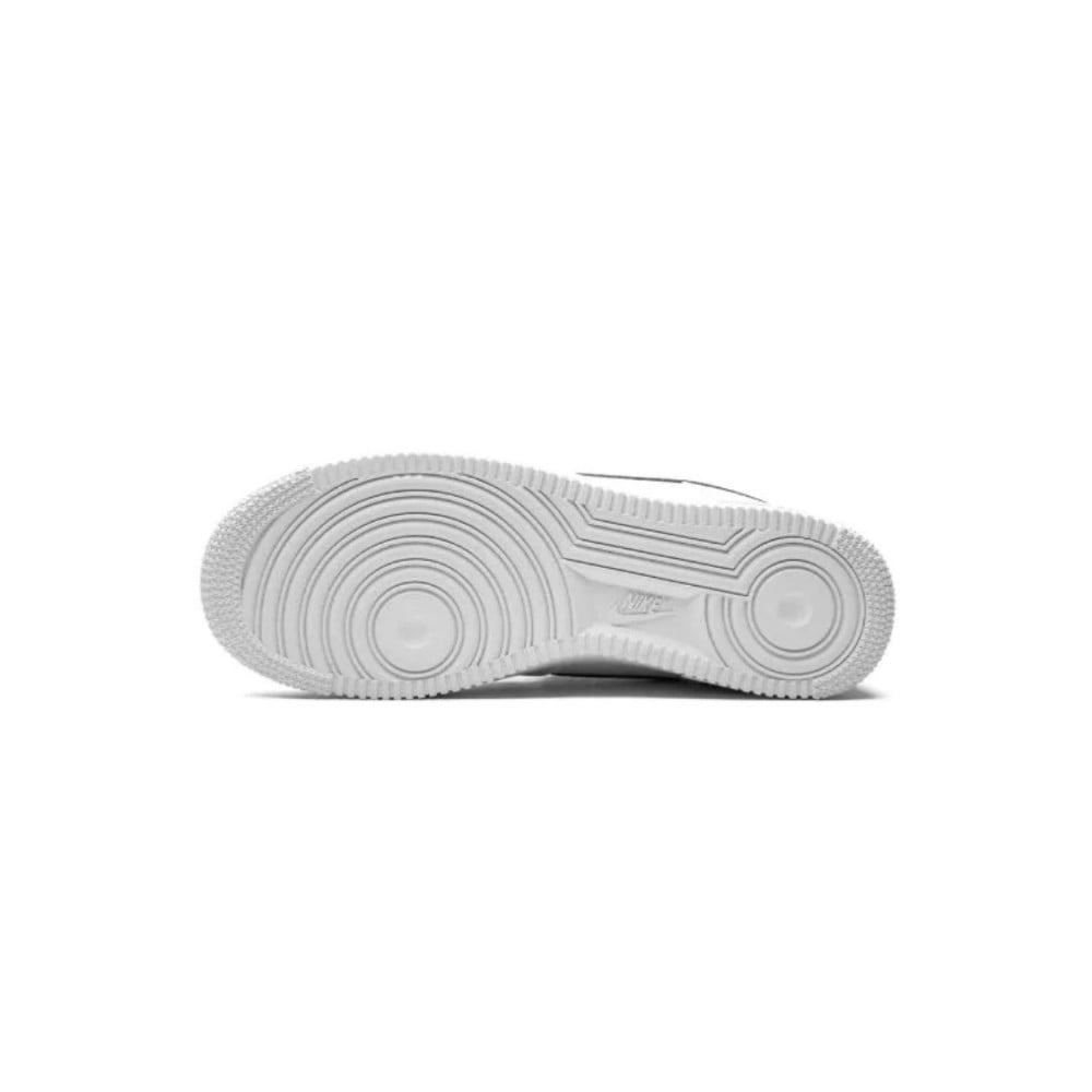 Nike Air Force 1 '07 trainers in white and black