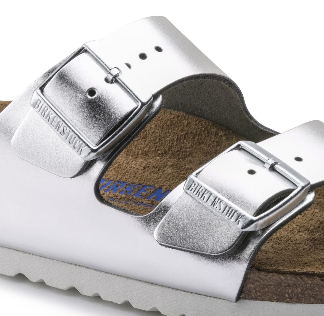 Birkenstock Arizona soft sole
genuine leather Silver with a metallic sheen