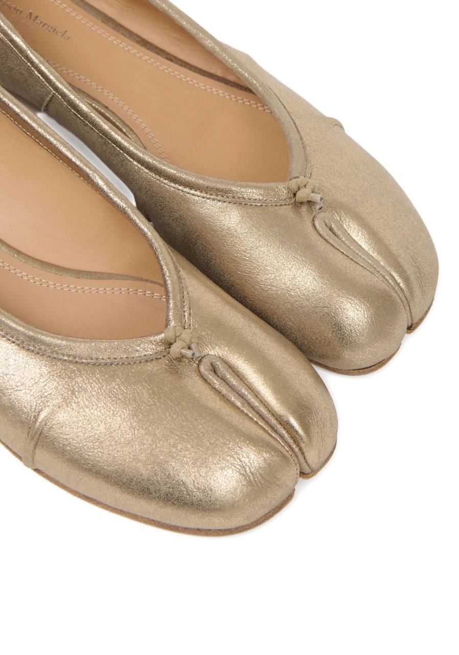 Maison Margiela Tabi Ballerina
Cream Gold (Women's)